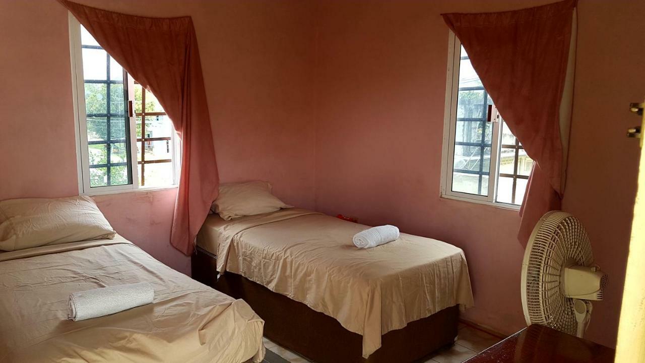 Casa Ricky'S Hostel Orange Walk Kültér fotó